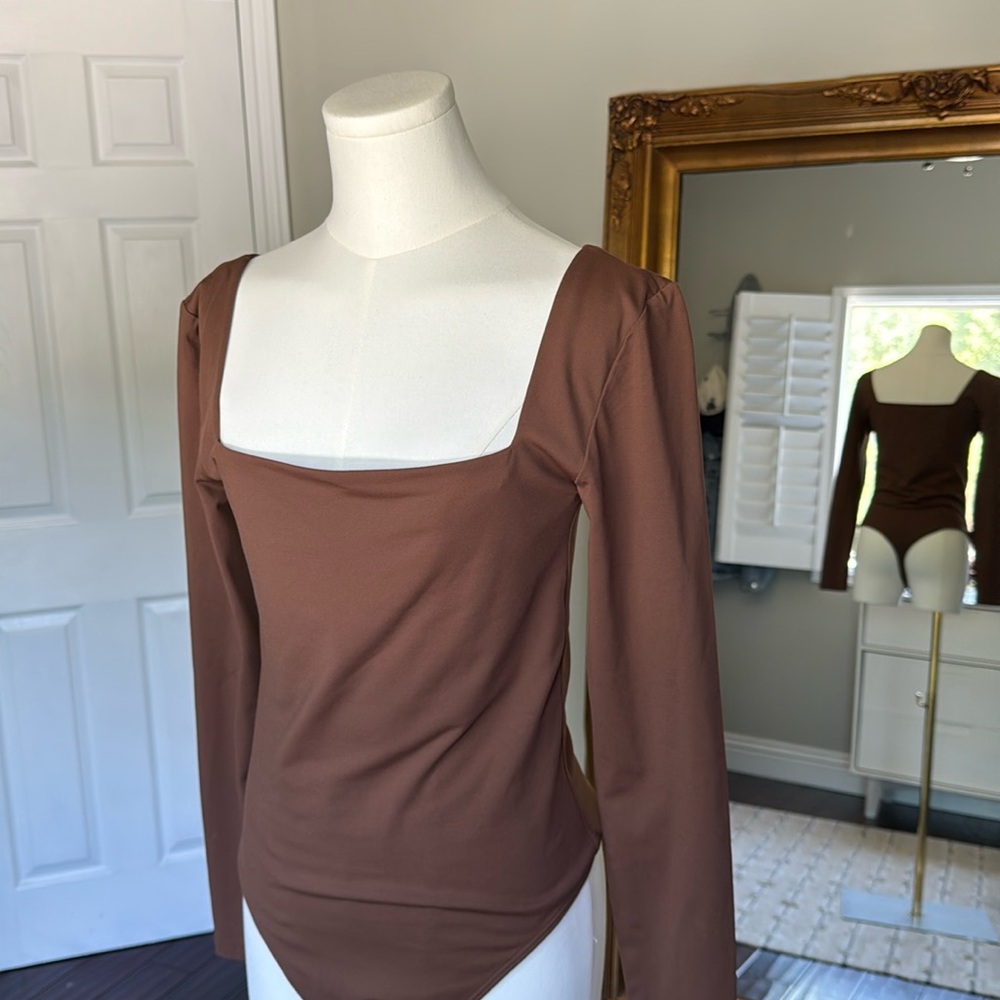 Aritzia Babaton Square Neck Bodysuit